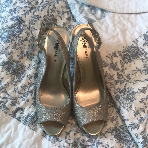 Gold platform pump - Picture 1 of 3
